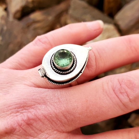 New Green Quartz 925 Silver Poison Ring. - Picture 5 of 16